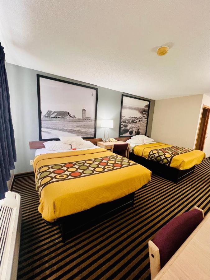Super 8 By Wyndham Humboldt Hotel Kültér fotó