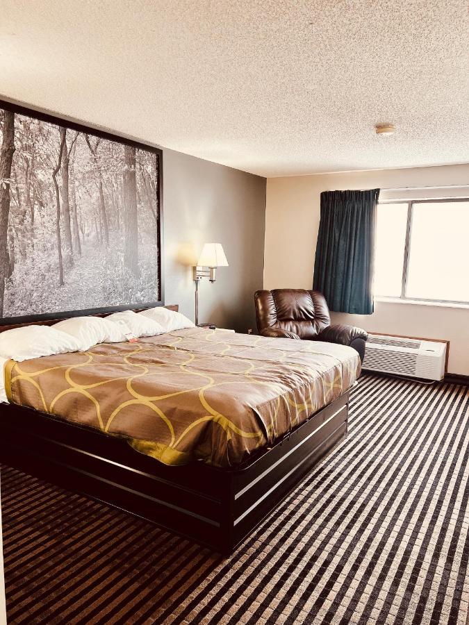 Super 8 By Wyndham Humboldt Hotel Kültér fotó