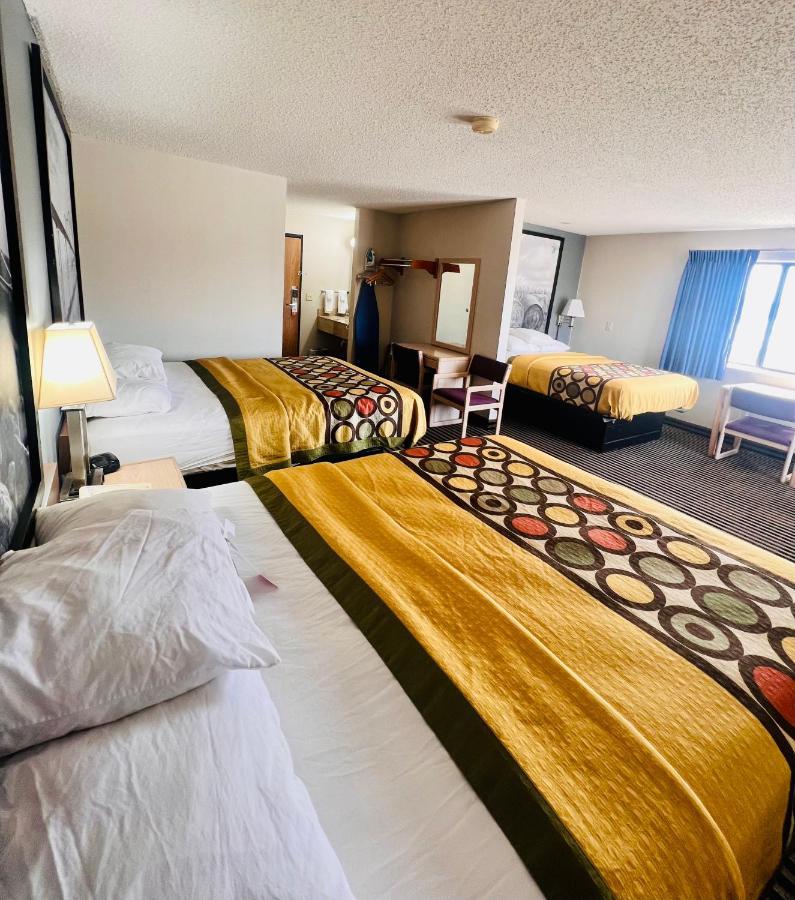 Super 8 By Wyndham Humboldt Hotel Kültér fotó