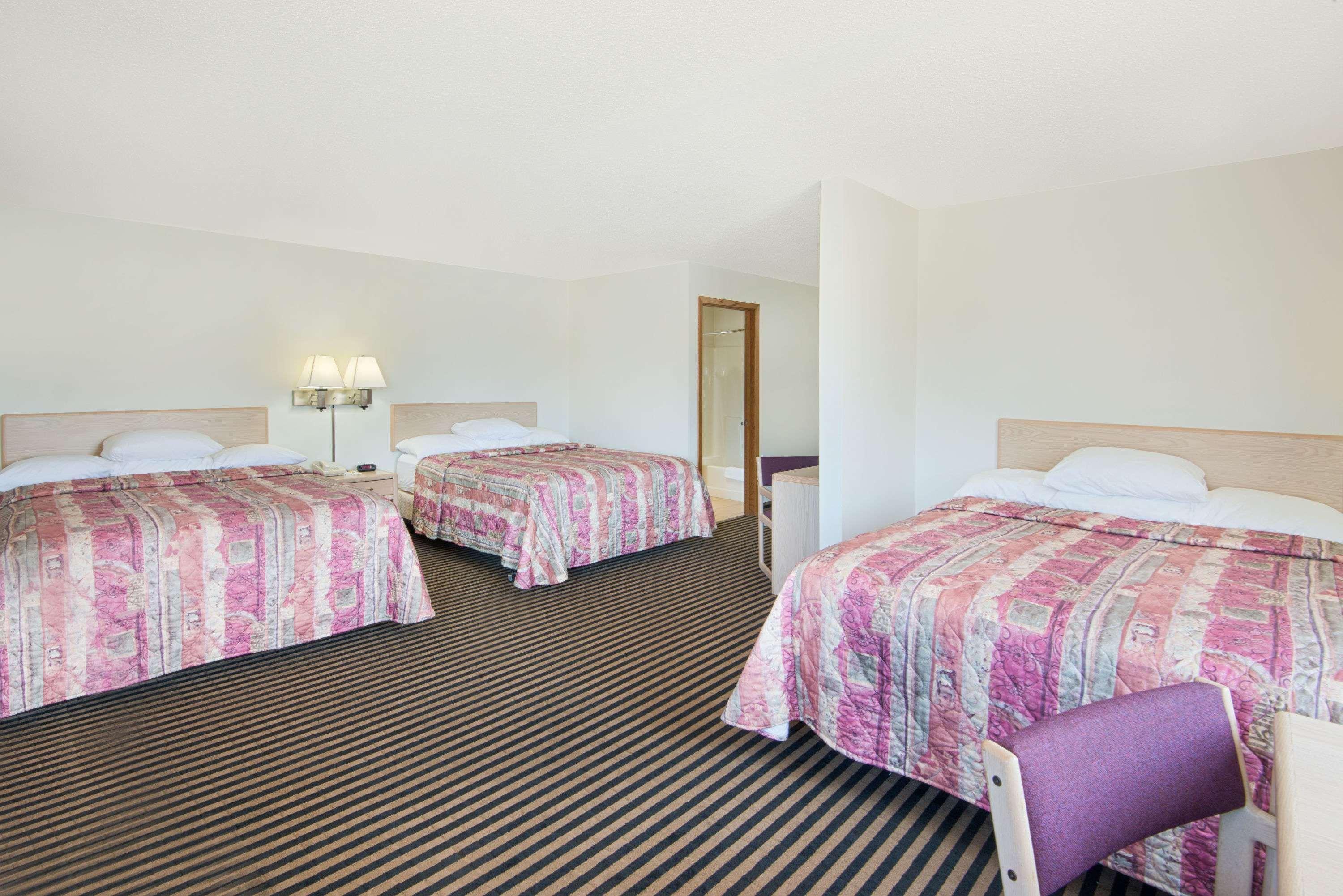 Super 8 By Wyndham Humboldt Hotel Kültér fotó