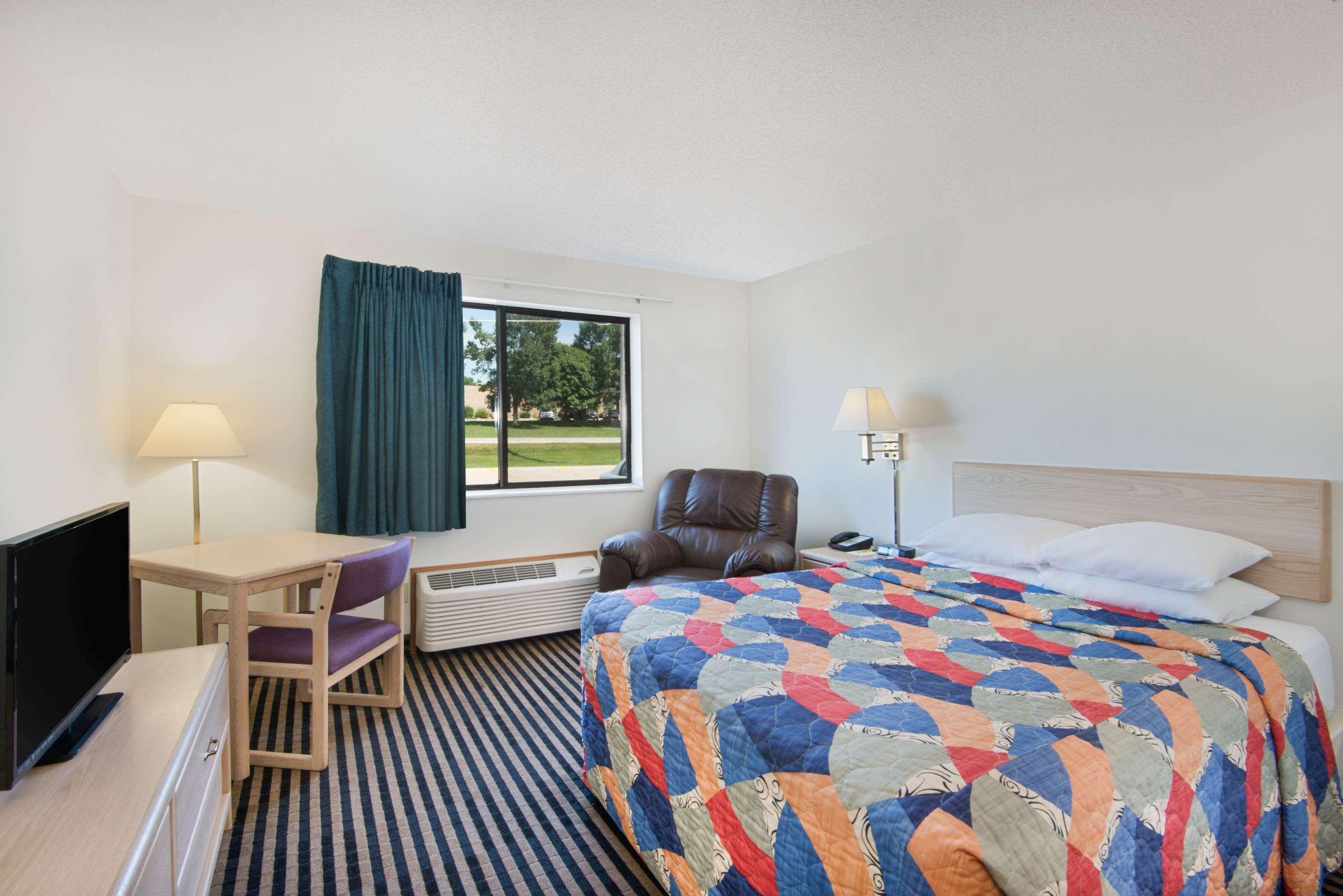 Super 8 By Wyndham Humboldt Hotel Kültér fotó