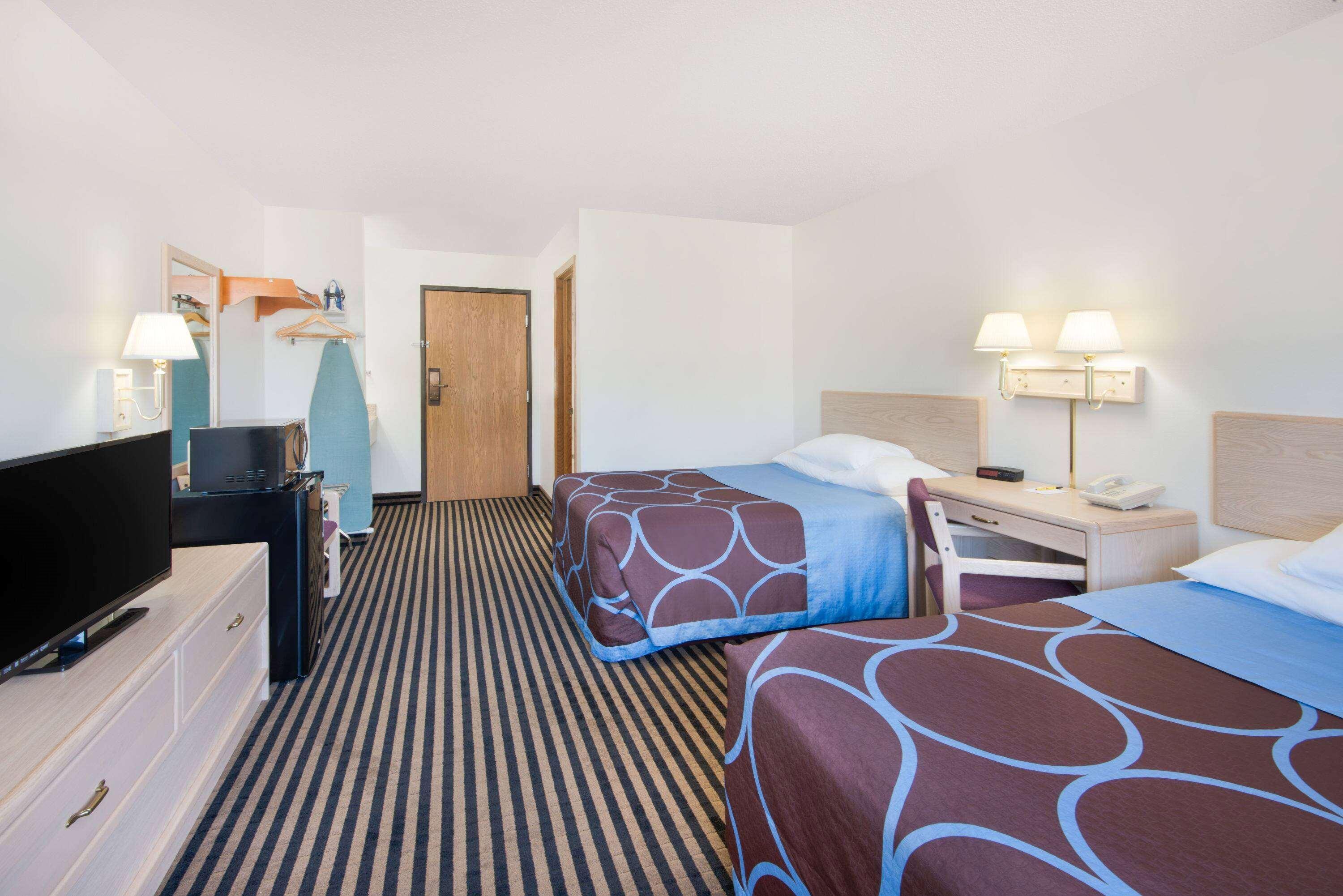 Super 8 By Wyndham Humboldt Hotel Kültér fotó