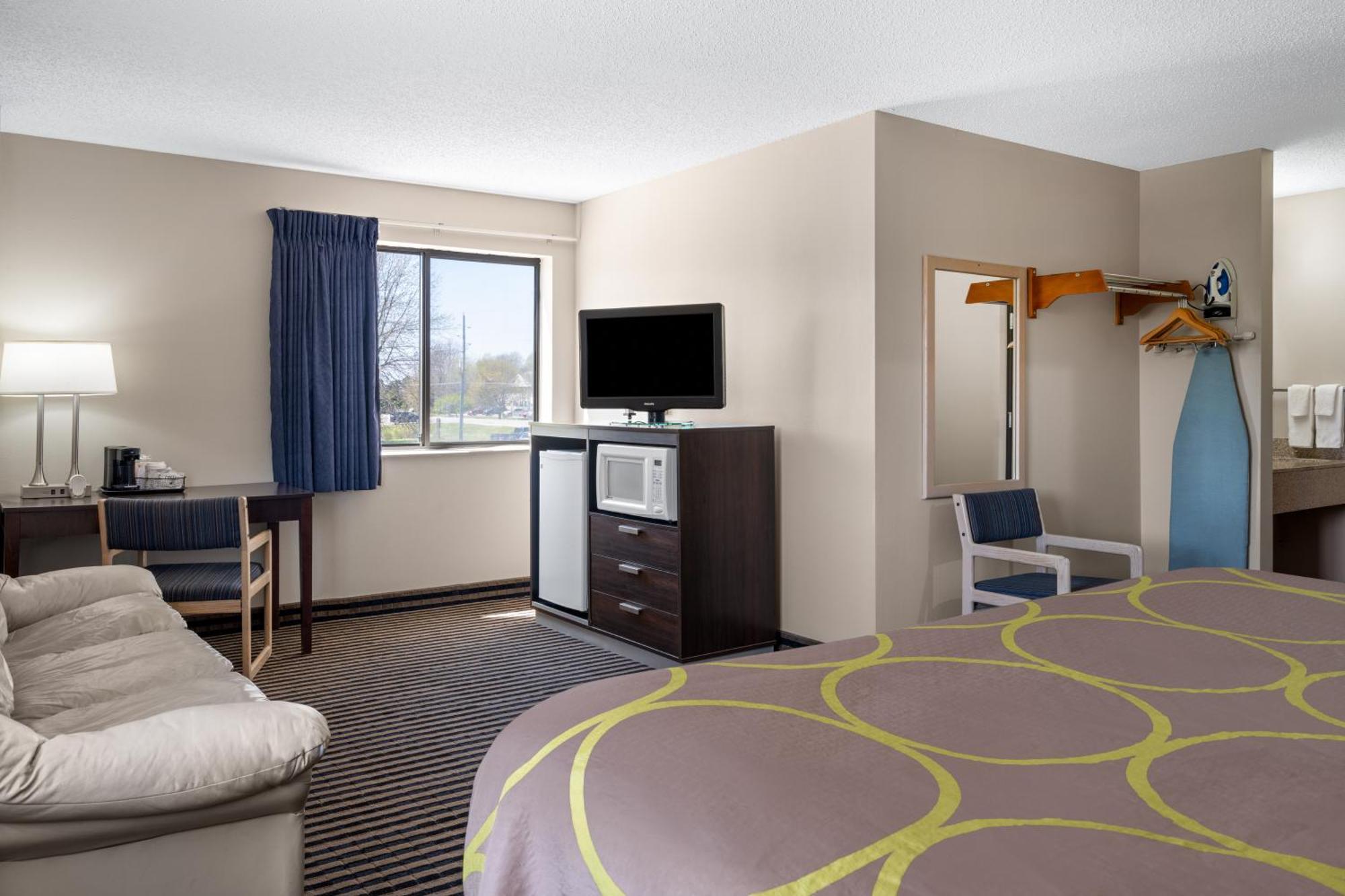 Super 8 By Wyndham Humboldt Hotel Kültér fotó