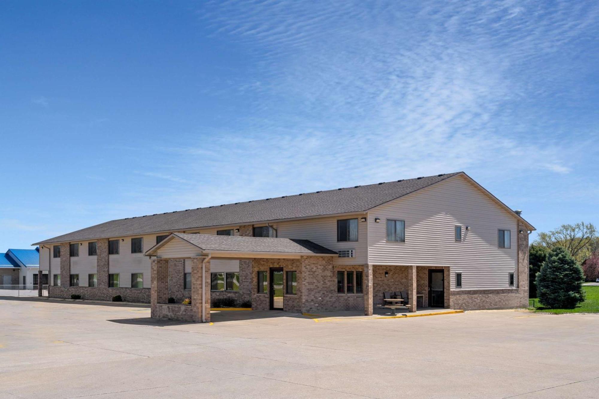 Super 8 By Wyndham Humboldt Hotel Kültér fotó
